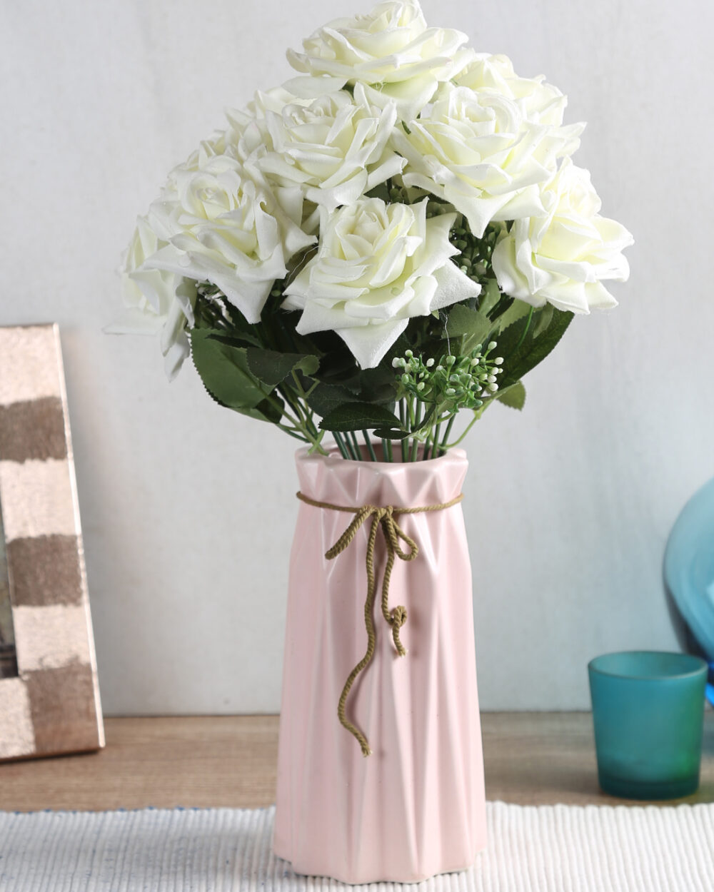 Fourwalls Beautiful Velvet Rose Bunch (40 cm Tall, 7 Heads, White)