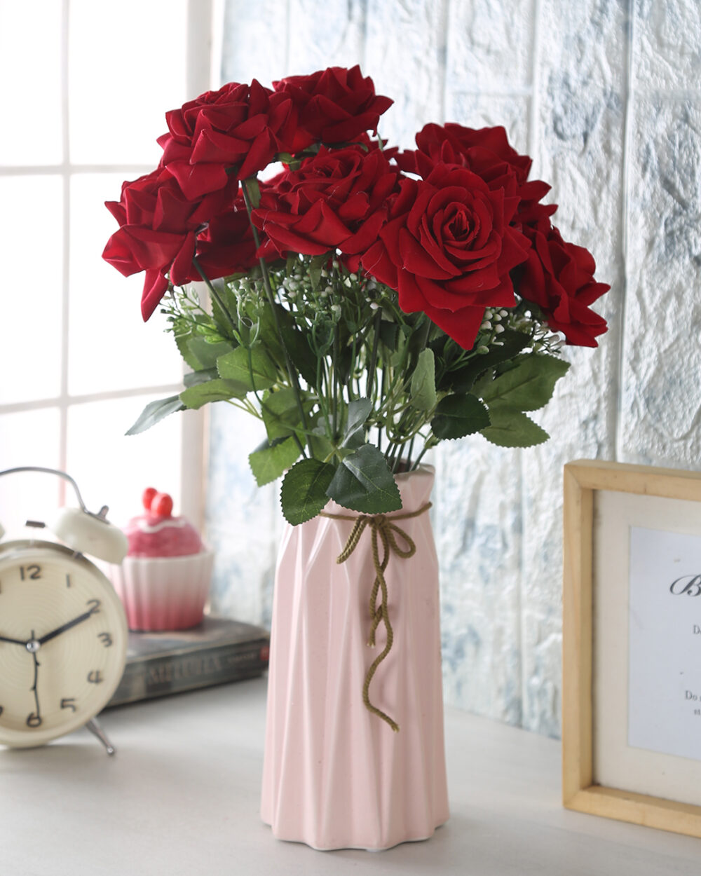 Fourwalls Beautiful Velvet Rose Bunch (40 cm Tall, 7 Heads, Red)
